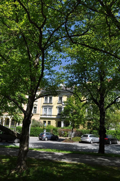 Ferienwohnung Im Univiertel Mit Garten Graz Exterior photo